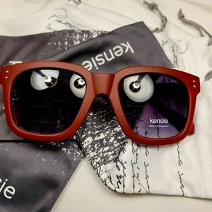 Kensie Vesper Sunglasses new with microfiber bag